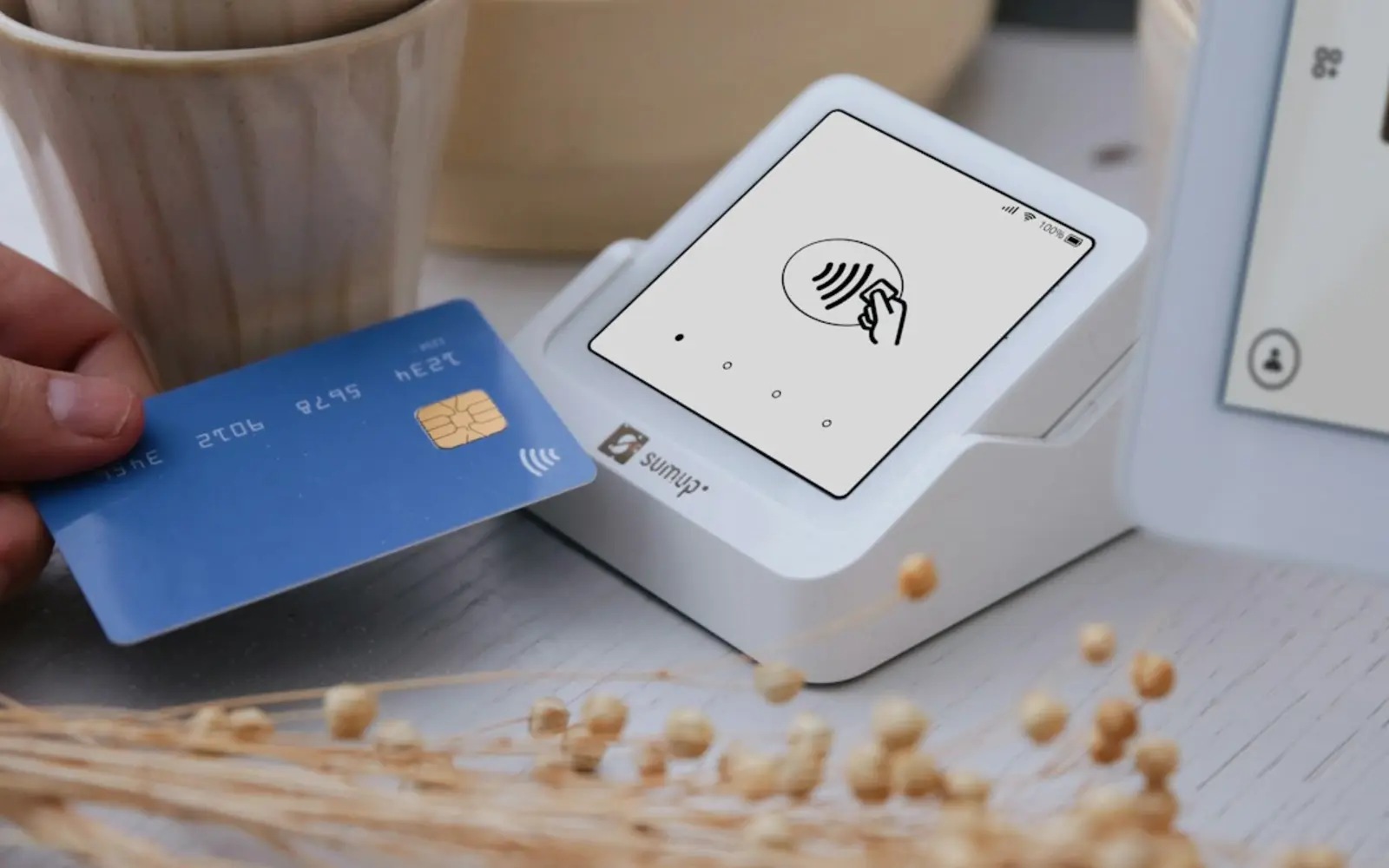 Card payment on a POS terminal, purchase completed after remarketing